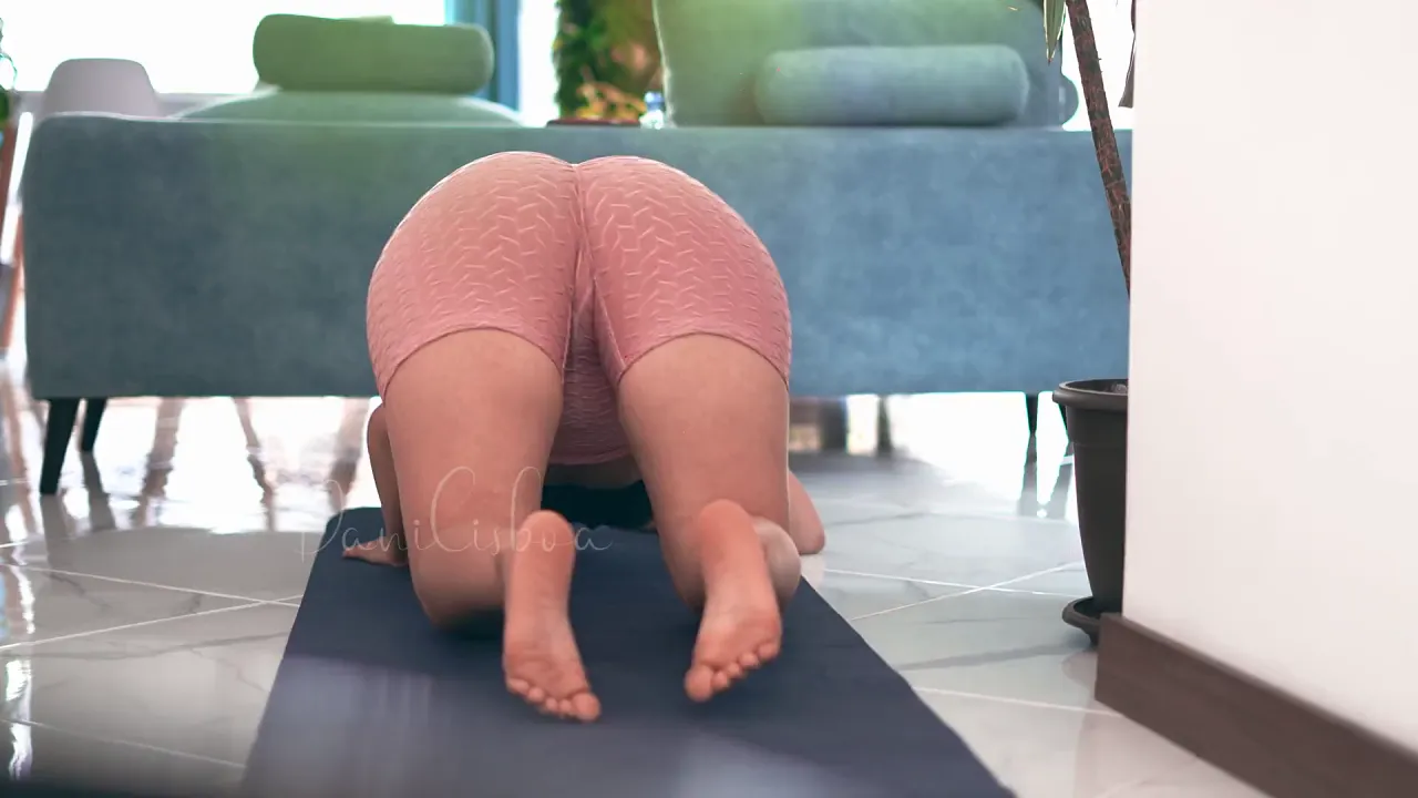 Latina babe wakes up and squirts during solo yoga session