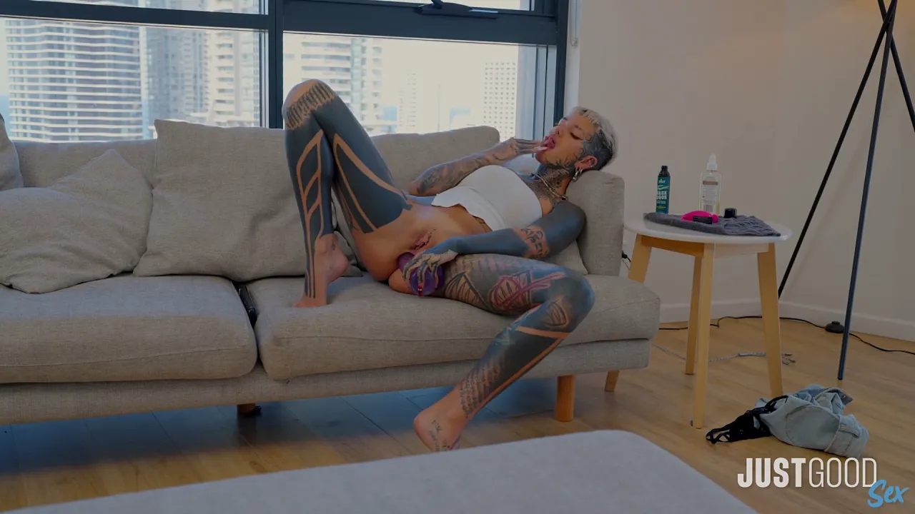 Blonde babe Stefani Marz has rough anal sex with a dildo and gets cummed on