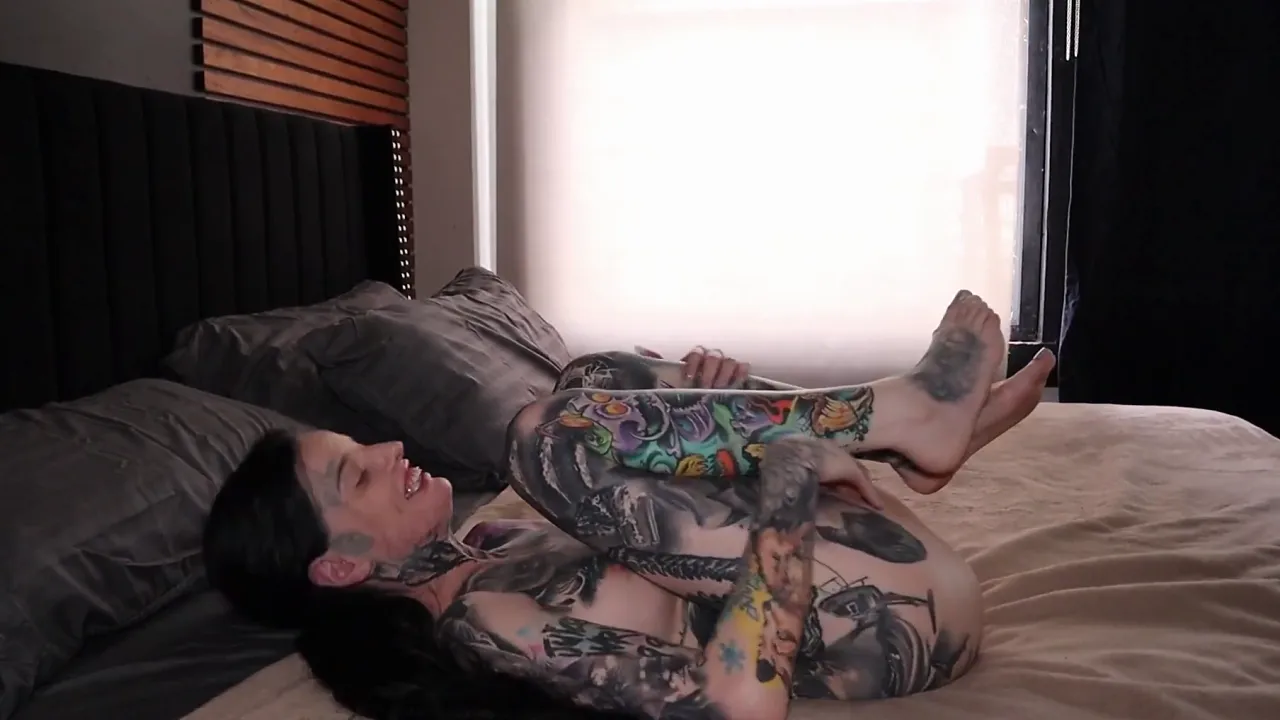 Tattooed amateur rides ex-boyfriend for a creampie after massage and blowjob