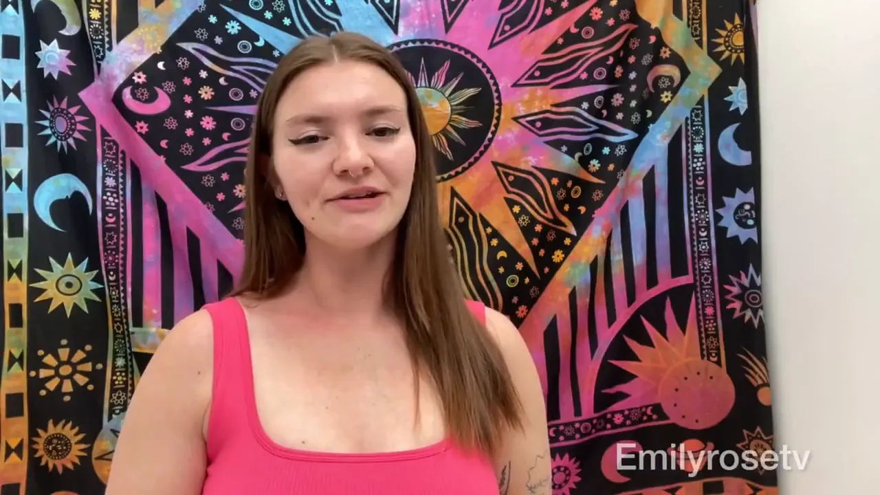 Emily Rose twerks in a class for big asses, dancing and stretching