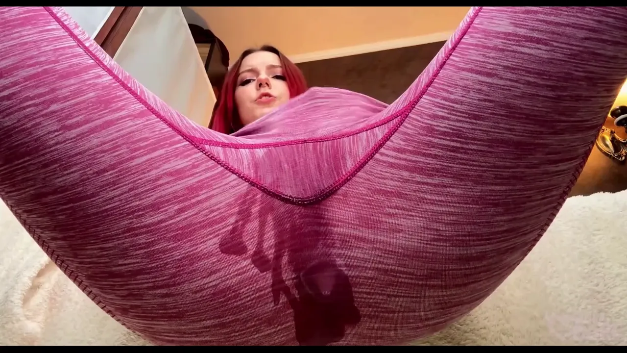 Red-haired solo babe fingered her pussy and ass while using a butt plug