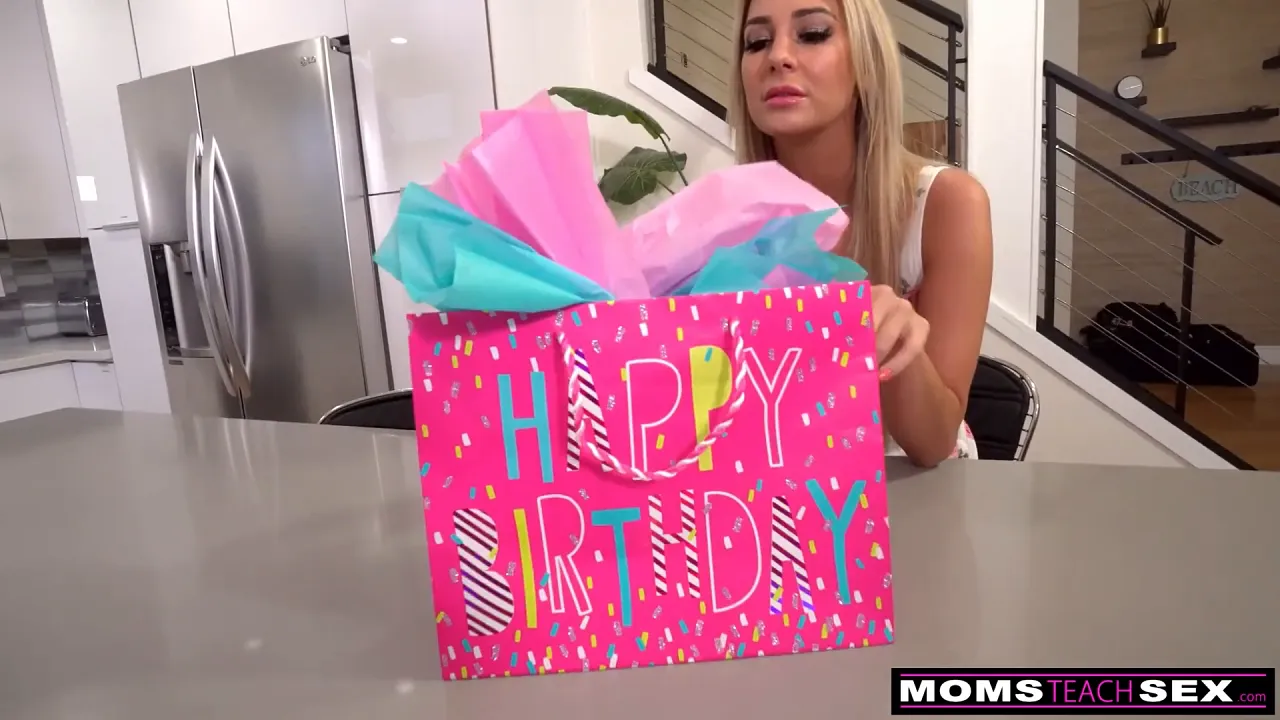 MILF Jordan Maxx seduces stepson Tony Profane with big tits and a blowjob in POV