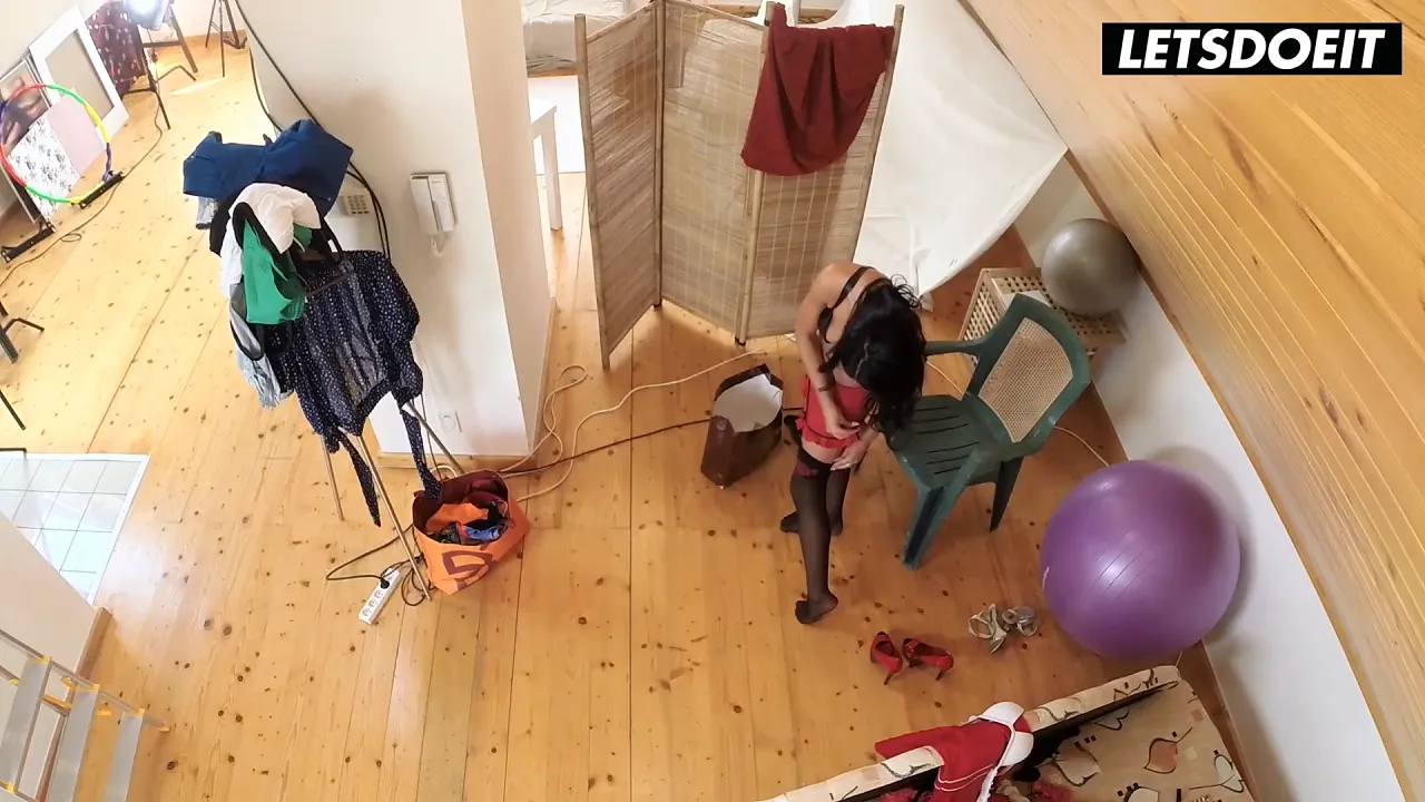 Inga Devil changes into heels for a photographer after her casting surprise