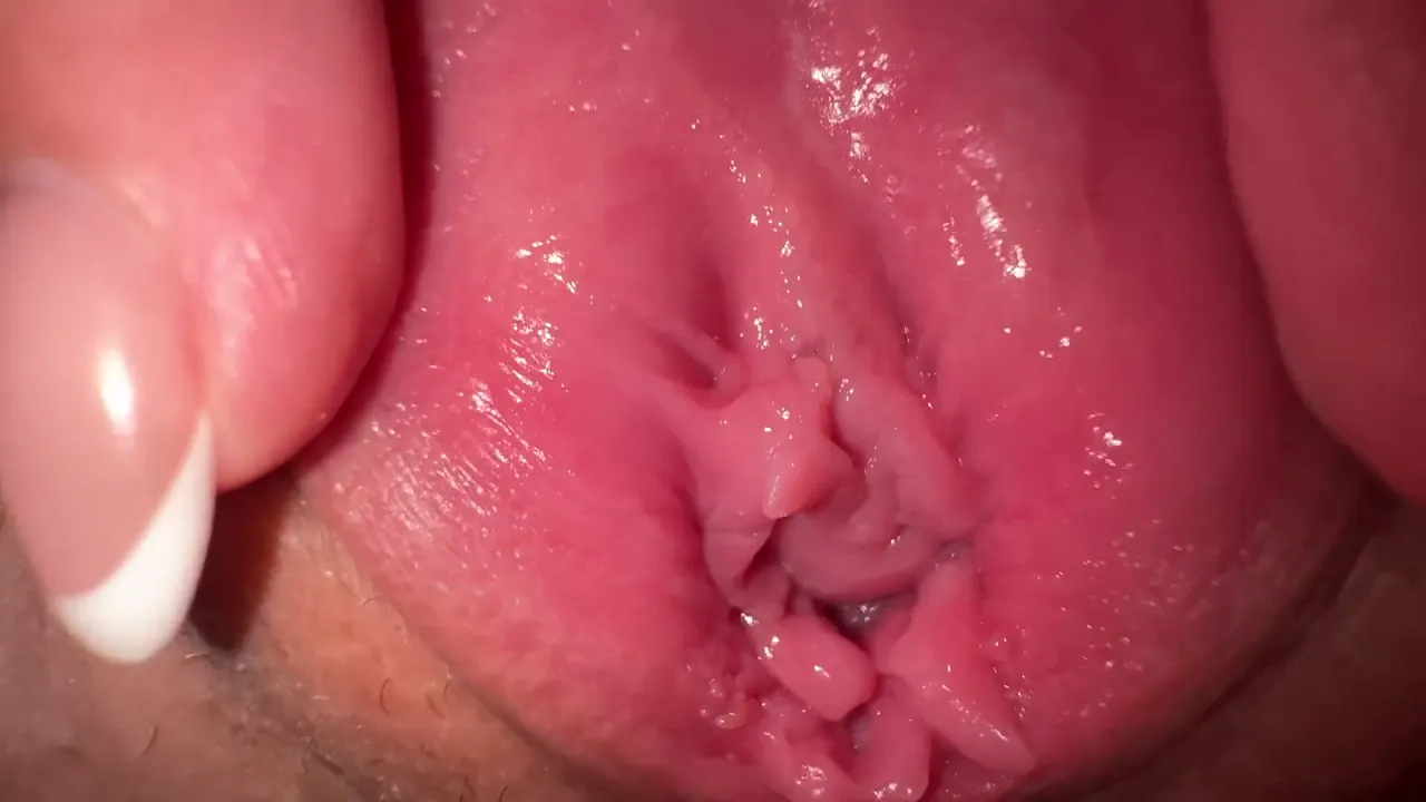 Mia Foster waxes and masturbates her wide open pussy while dirty talking