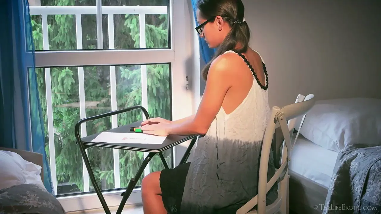 Sima B masturbates with a sex toy in her solo body art video