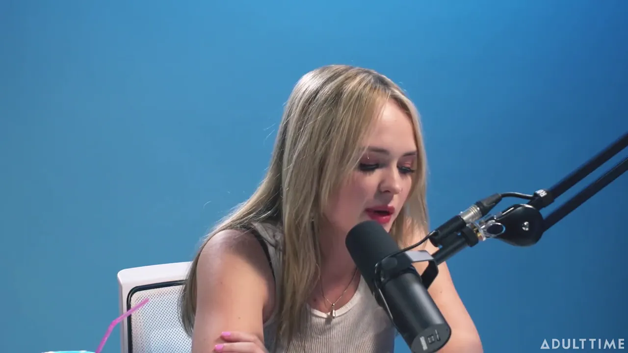 Young blonde masturbates her pussy with toys after a casting interview