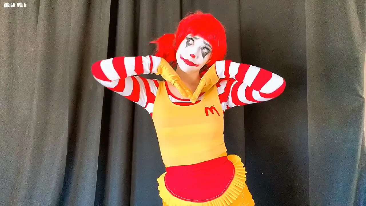 Indigo White plays a stripper joker in romantic POV roleplay