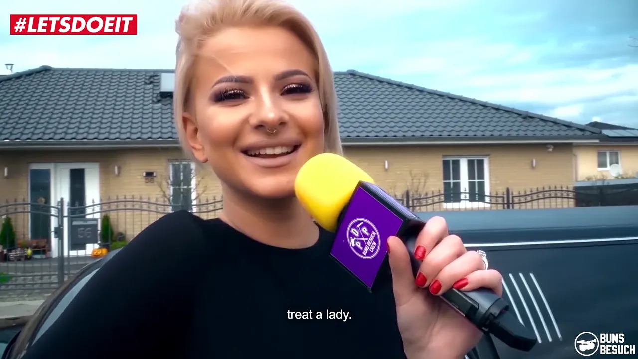 Fanboy gets a surprise visit from his favorite porn star
