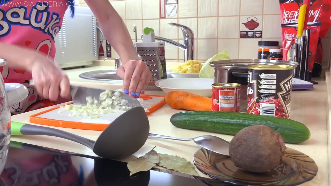 Sia Siberia uses a dildo on her big ass and wet pussy while cooking borscht in a solo