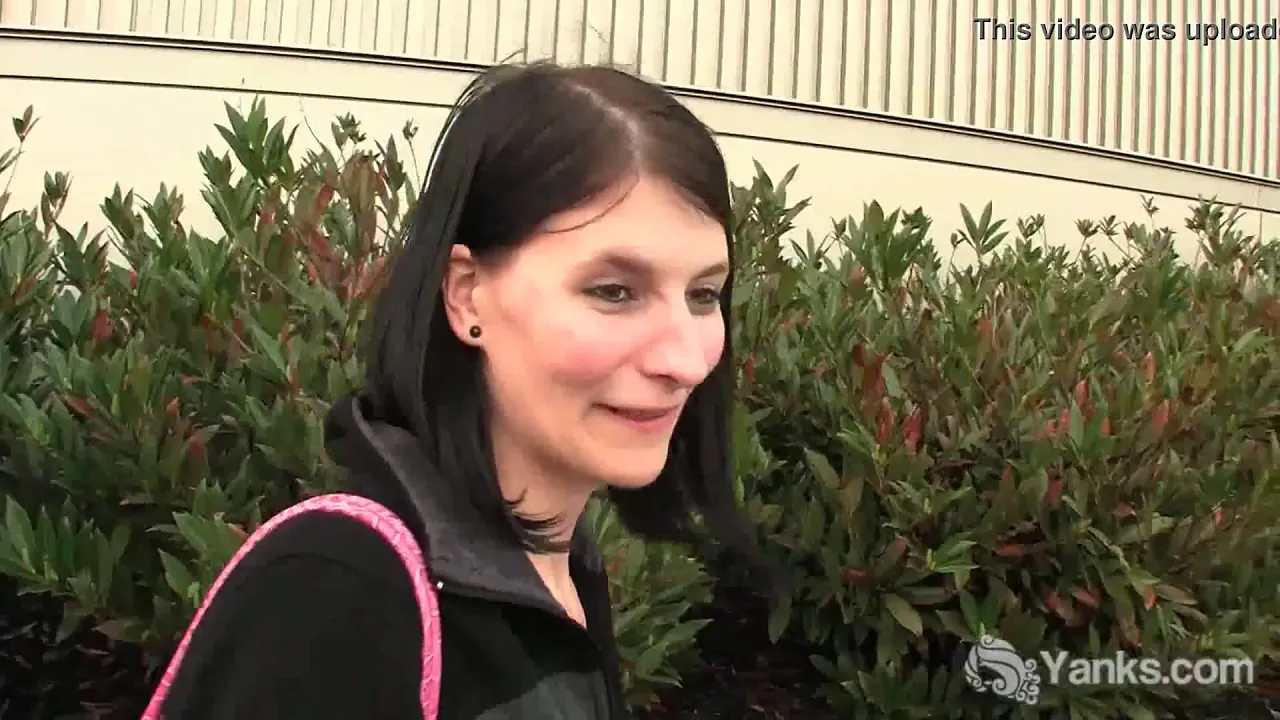 Yanks Babe Tundra masturbates to orgasm in a public restroom