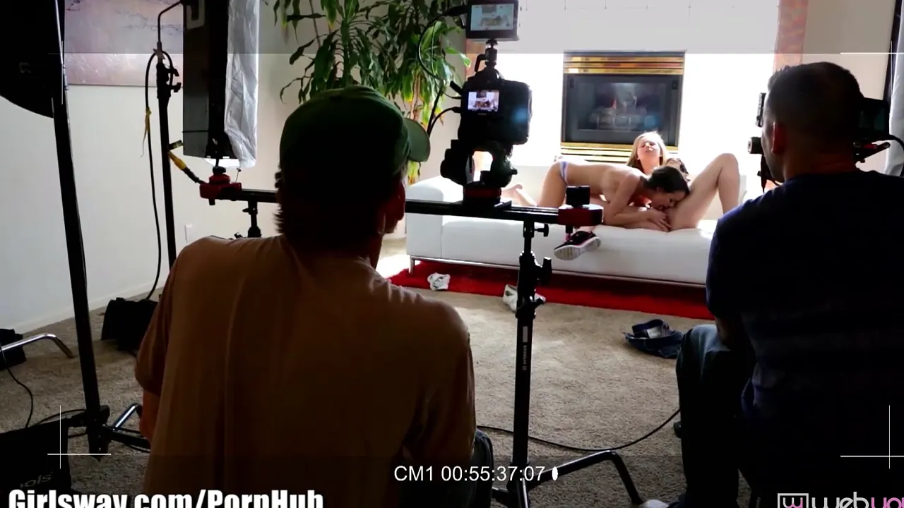 Lesbian pussy eating between Dillion Harper and Jillian Janson