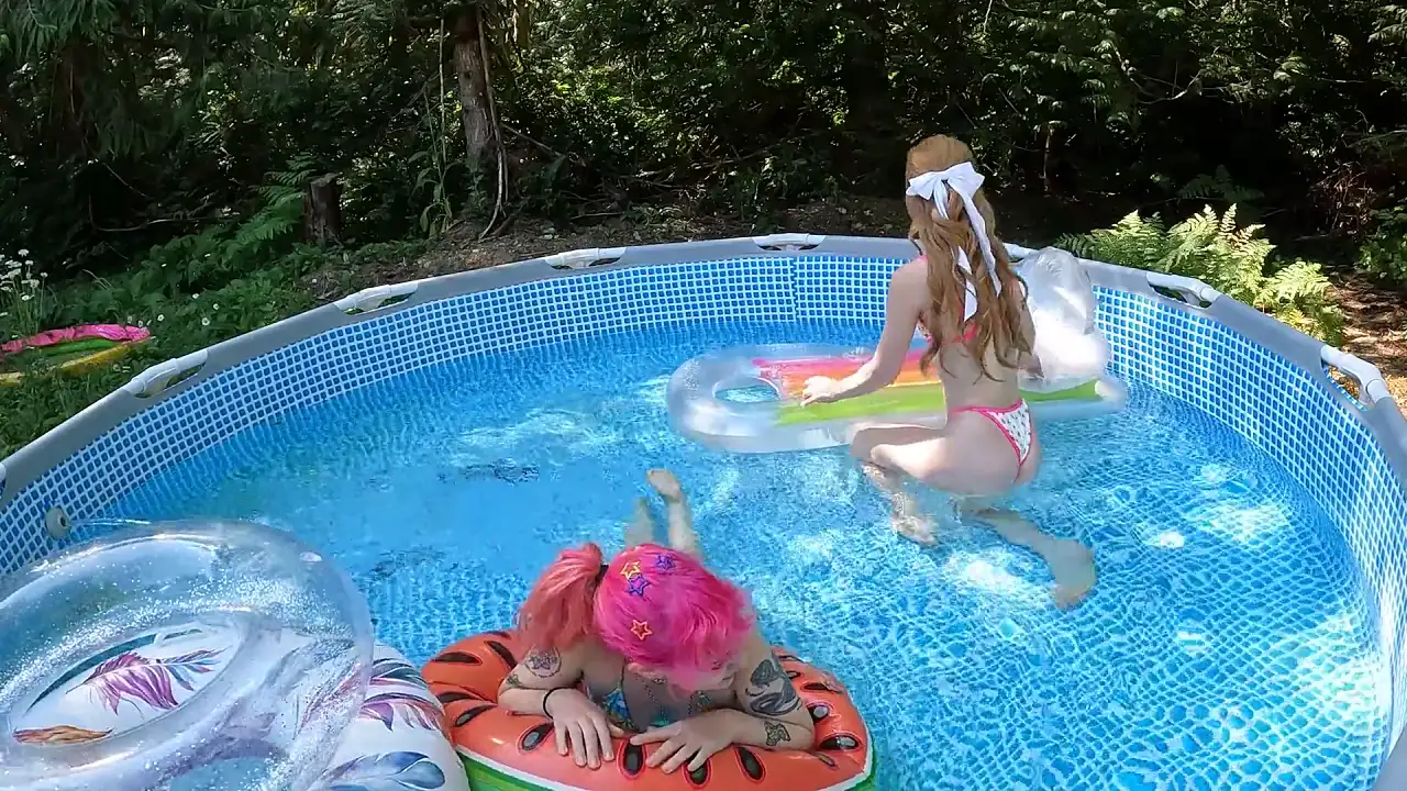Destinationkat strips and flashes her big ass in a bikini at the public pool