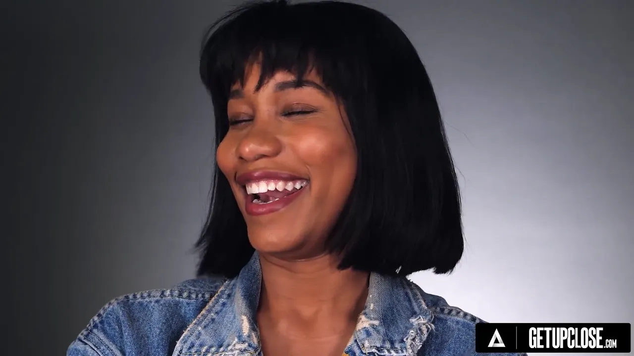 Naturally stacked beauty Jenna Foxx has a shaking solo female orgasm