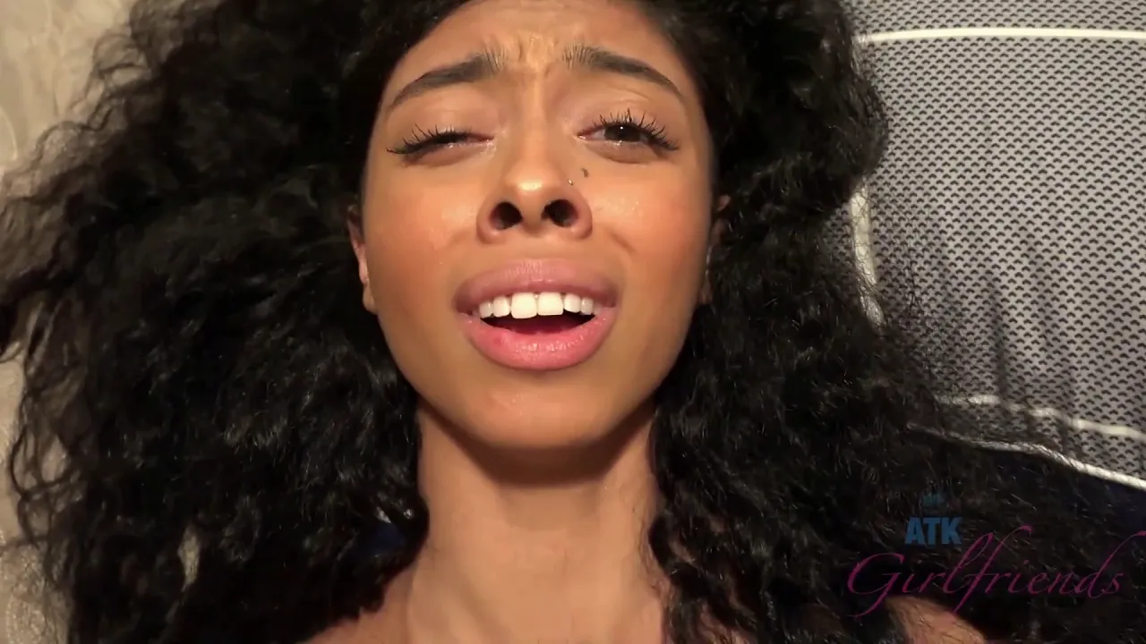 Jada Doll blows her sugar daddy until she cums