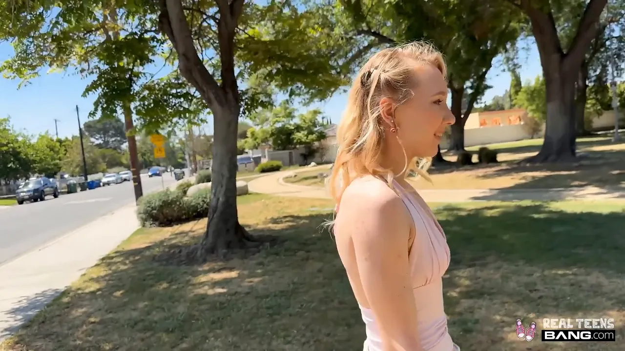 Petite blonde McKenna Lynn strips and sucks in a casting hotel room