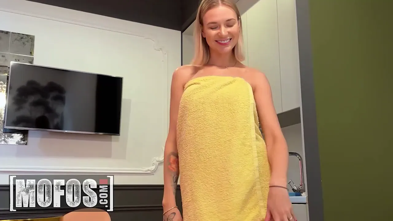 Melisa C gets fucked in cowgirl and doggystyle after a massage