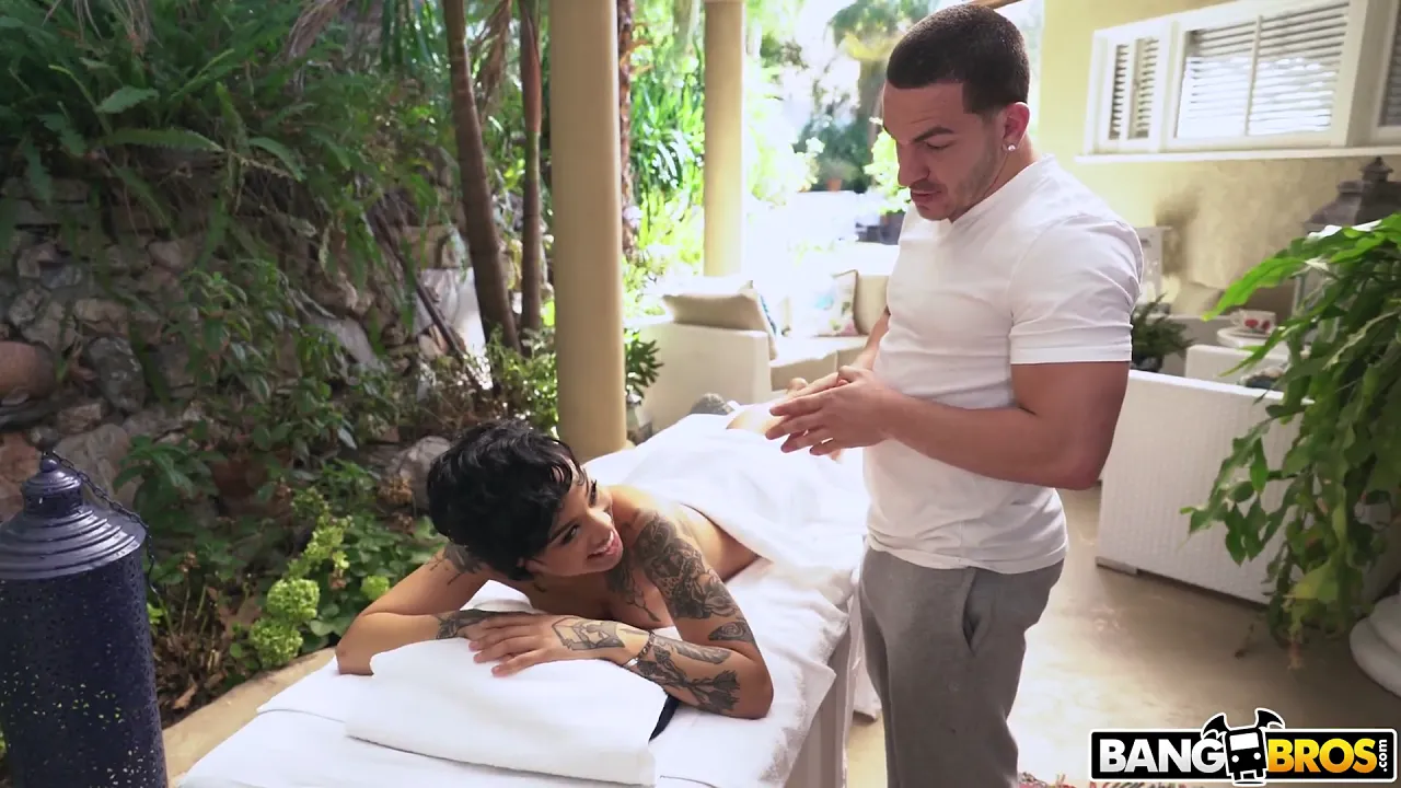 Mixed race Honey Gold gets fucked by masseur Peter Green in the massage parlor