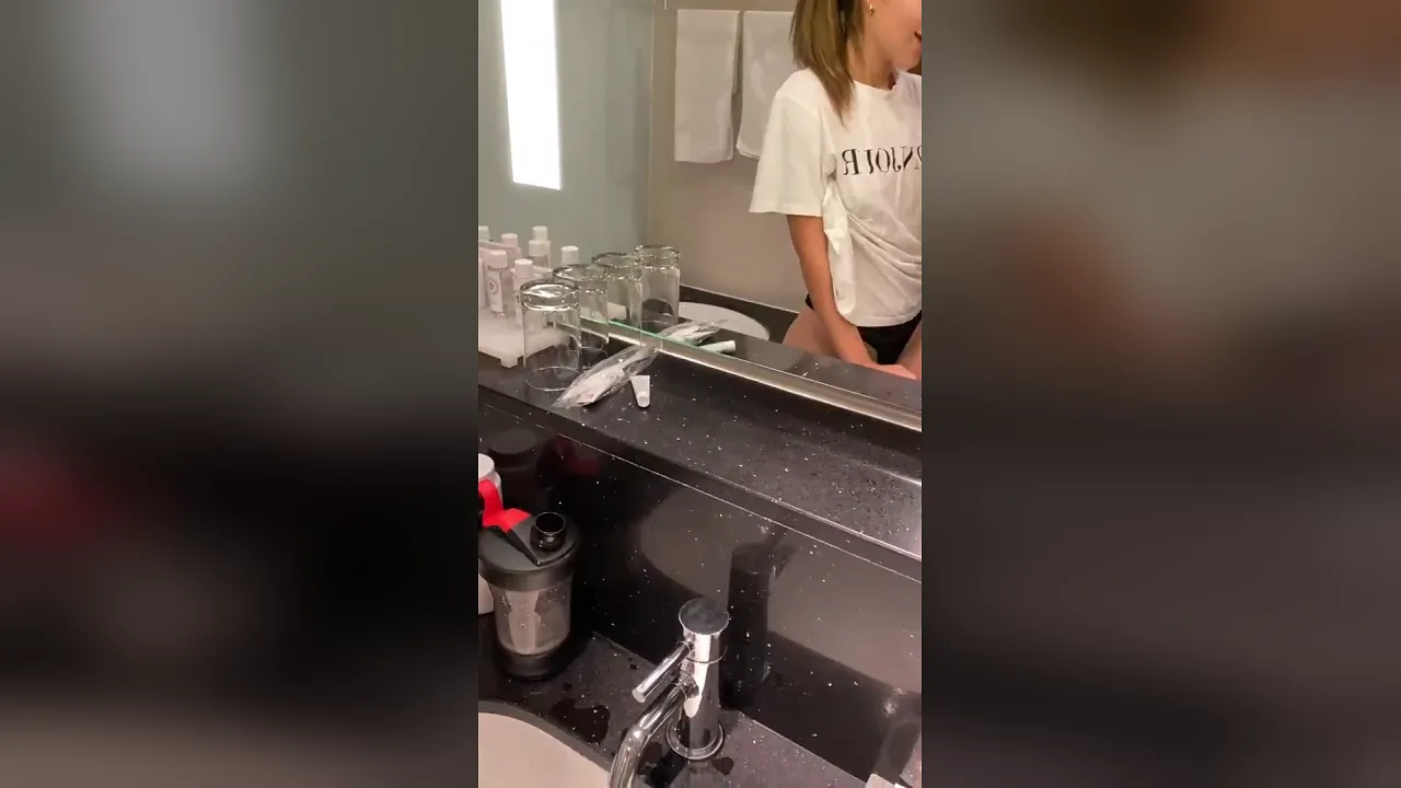 Beautiful girl eats huge cumshots on face after brushing teeth (Jolie Butt)