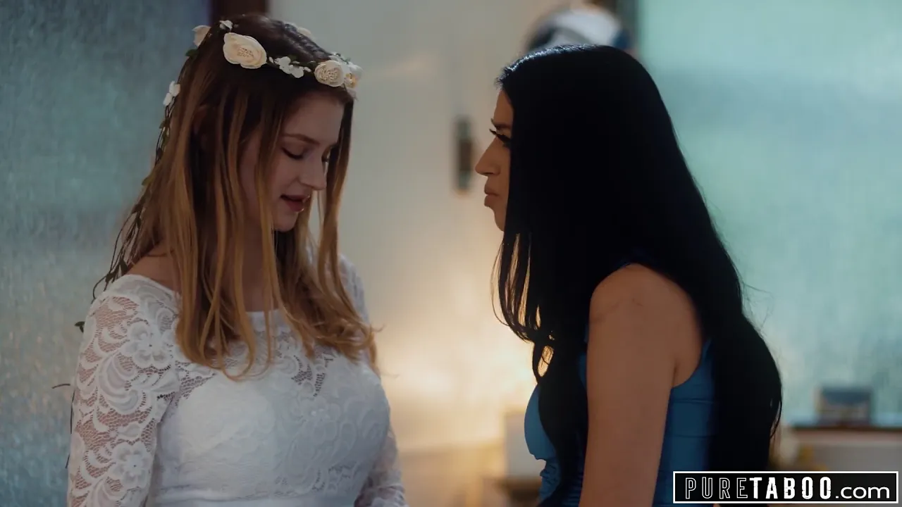 Blonde bride cheats with her sister-in-law in a lesbian 69