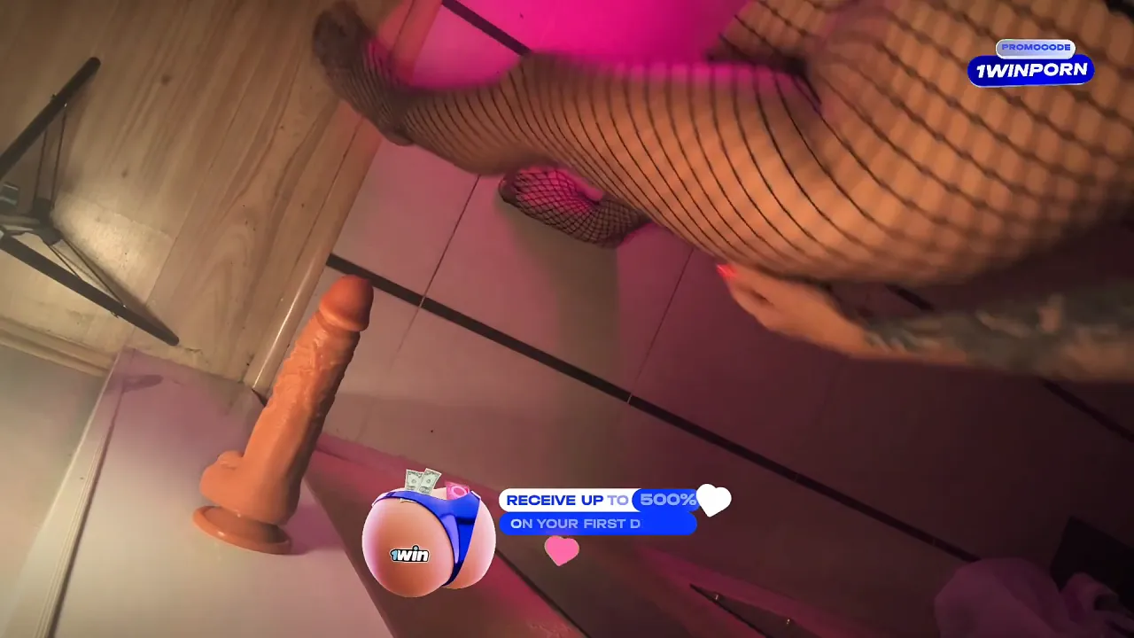YunaverseX masturbates with a dildo before her boyfriend fucks her in missionary position