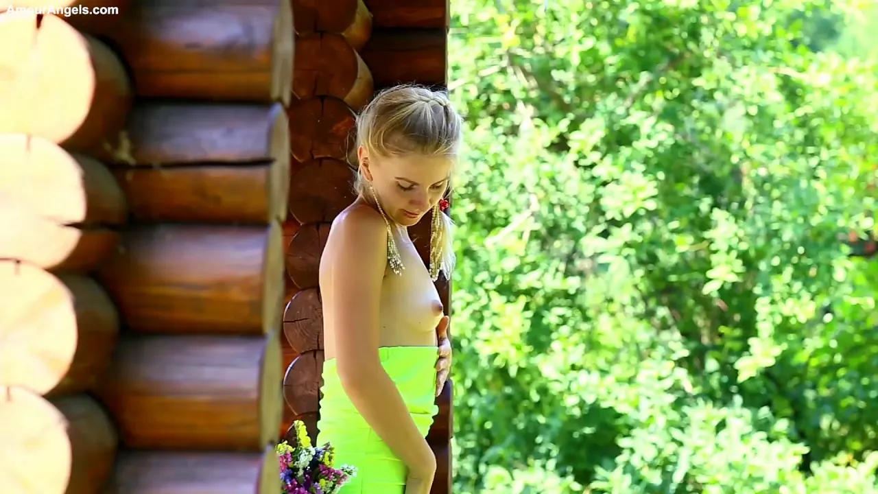 Solo Female erotic outdoor video