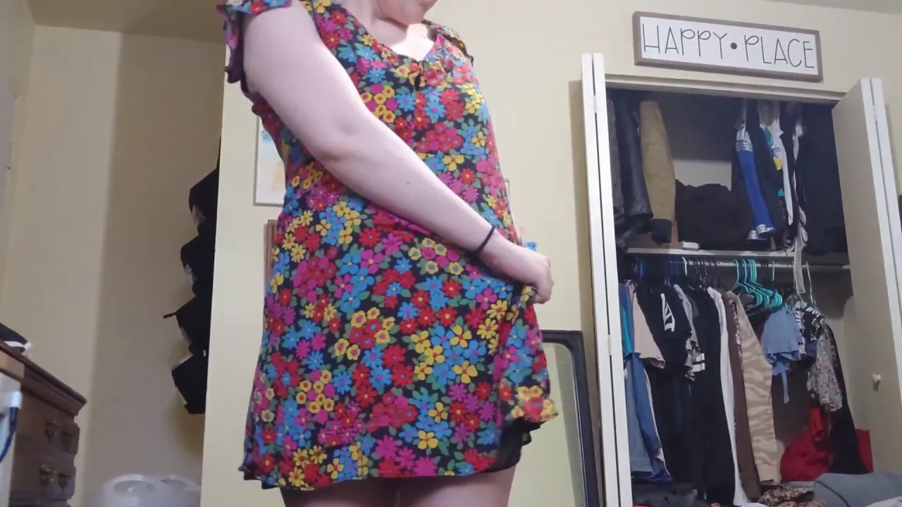 Lil Red Velvettt strips out of her dresses in a fetish fashion show