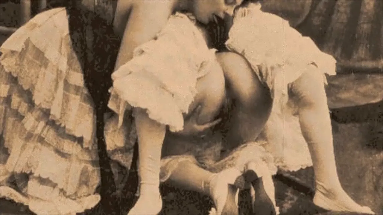 Vintage threesome with hairy retro women giving blowjobs