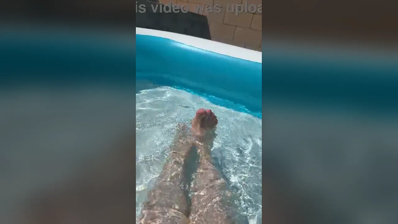 Naughtytalulah plays with her feet solo by the pool