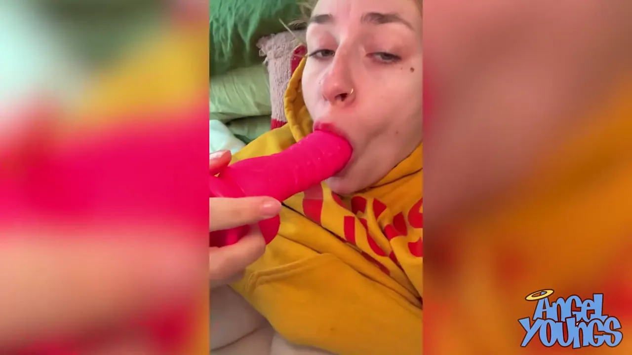 All-natural blonde Angel Youngs with big tits and a big ass wanks herself with a dildo