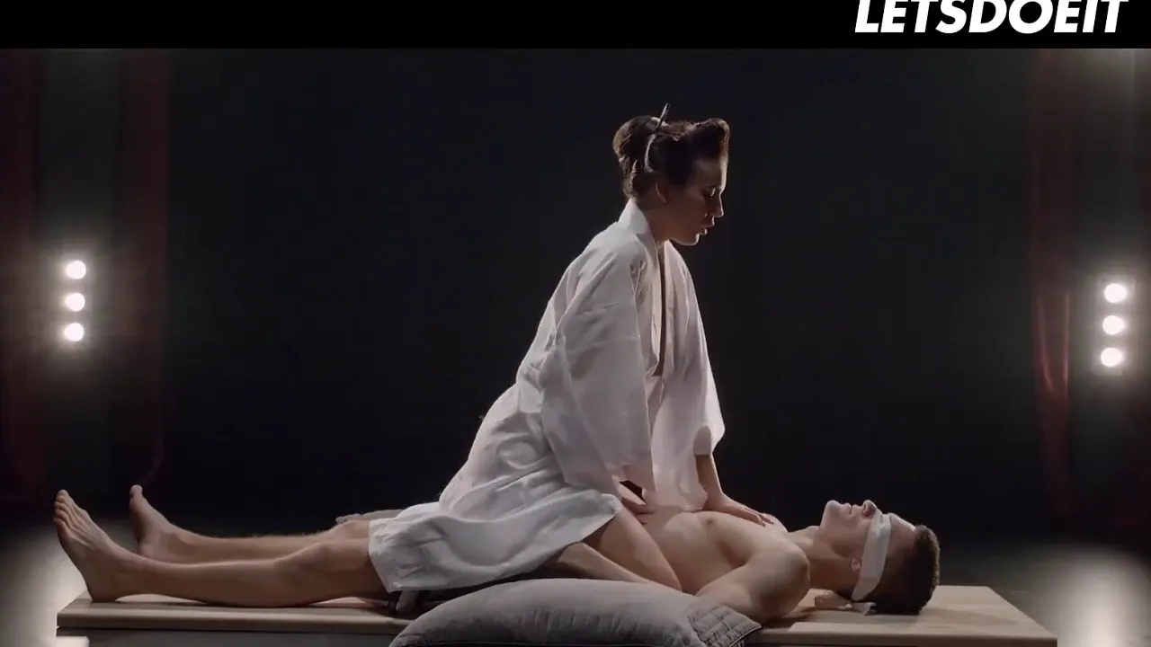 Geisha Vanessa Decker massages Max Dior's big cock before cowgirl riding him doggy and