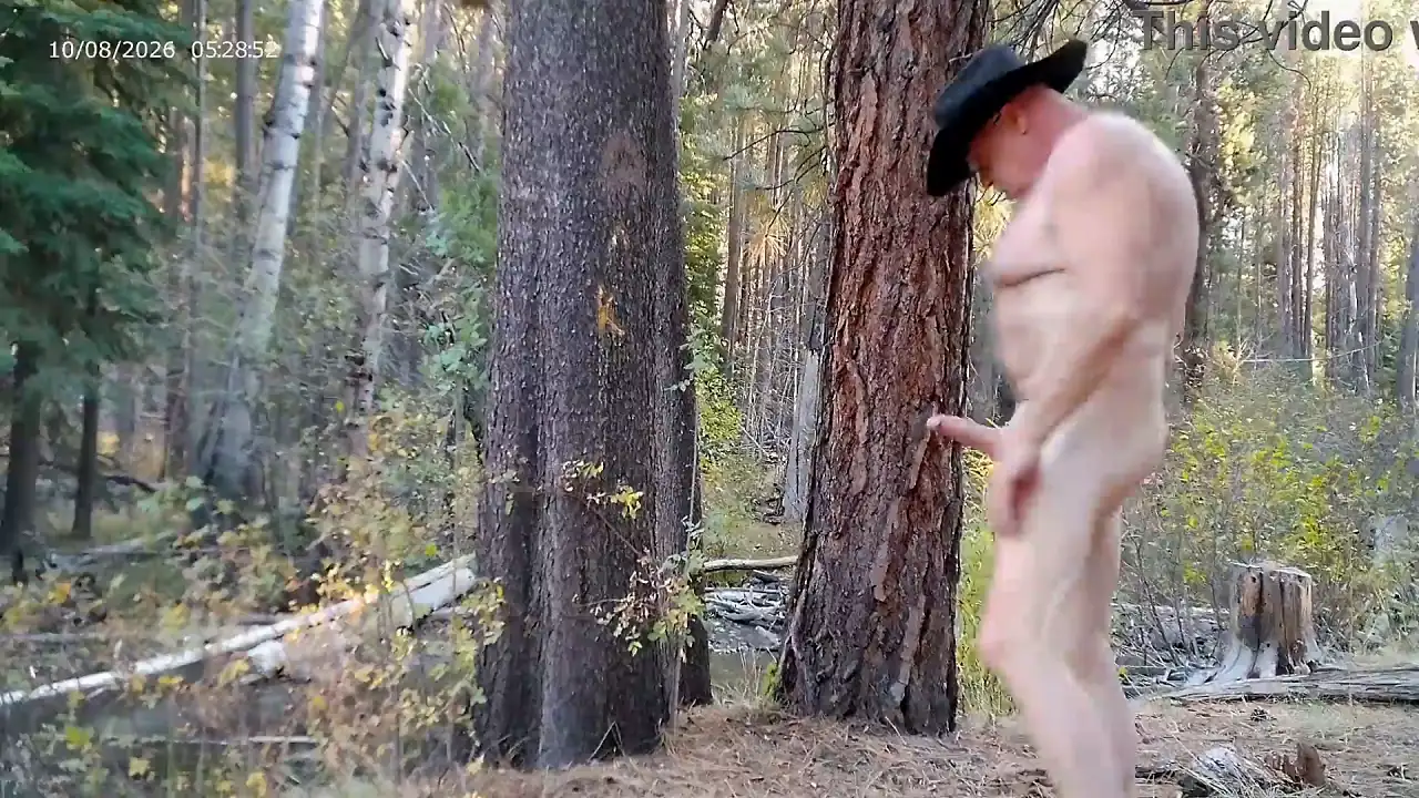 Amateur Simscristian05 flashes her big ass and naked body to a muscular guy in the forest