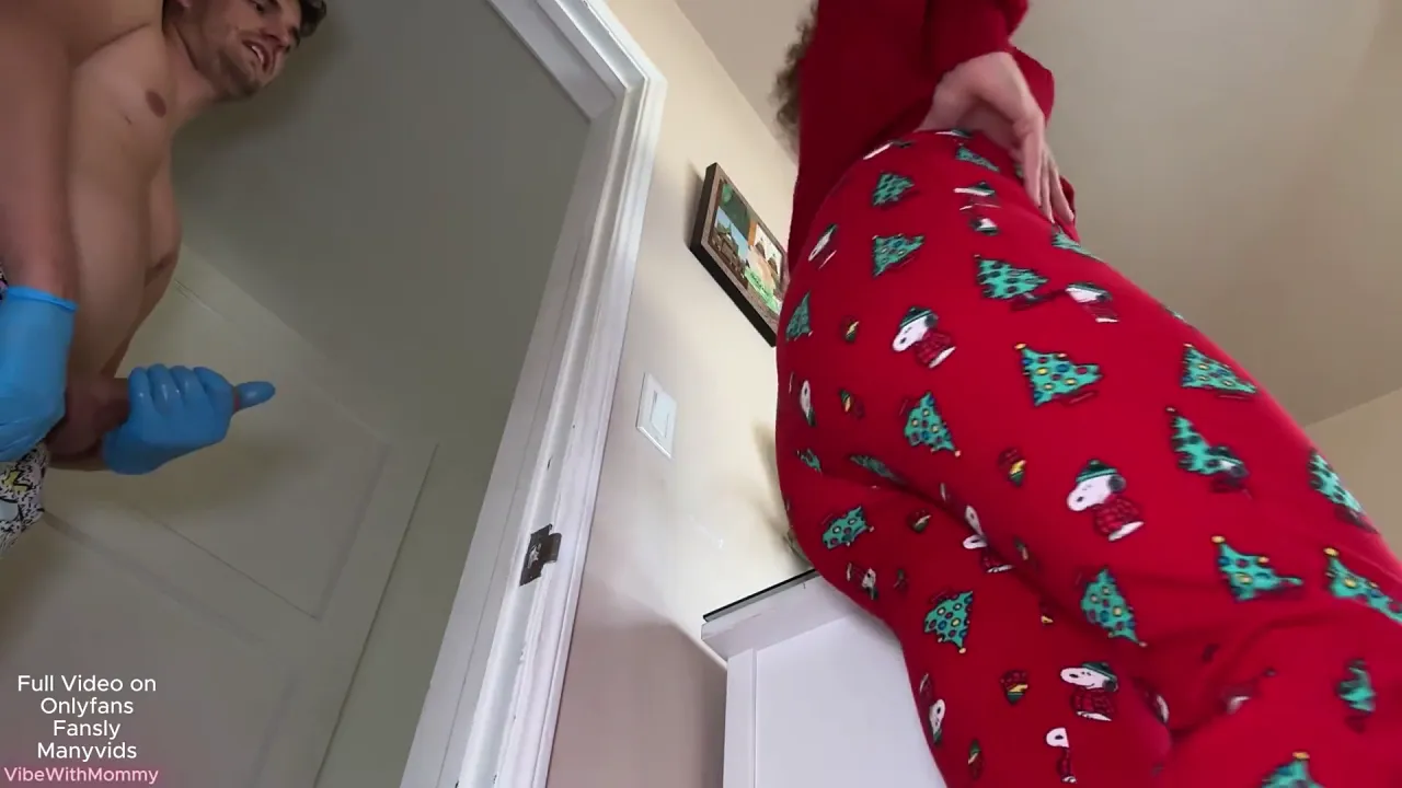 Stepmom accidentally gives her stepson the dirtiest anal creampie for Christmas