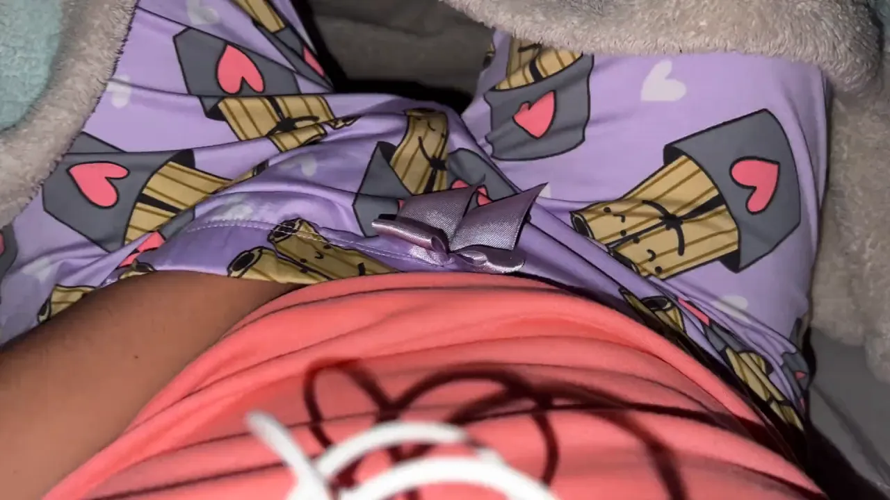 Latina solo masturbation leads to intense orgasm