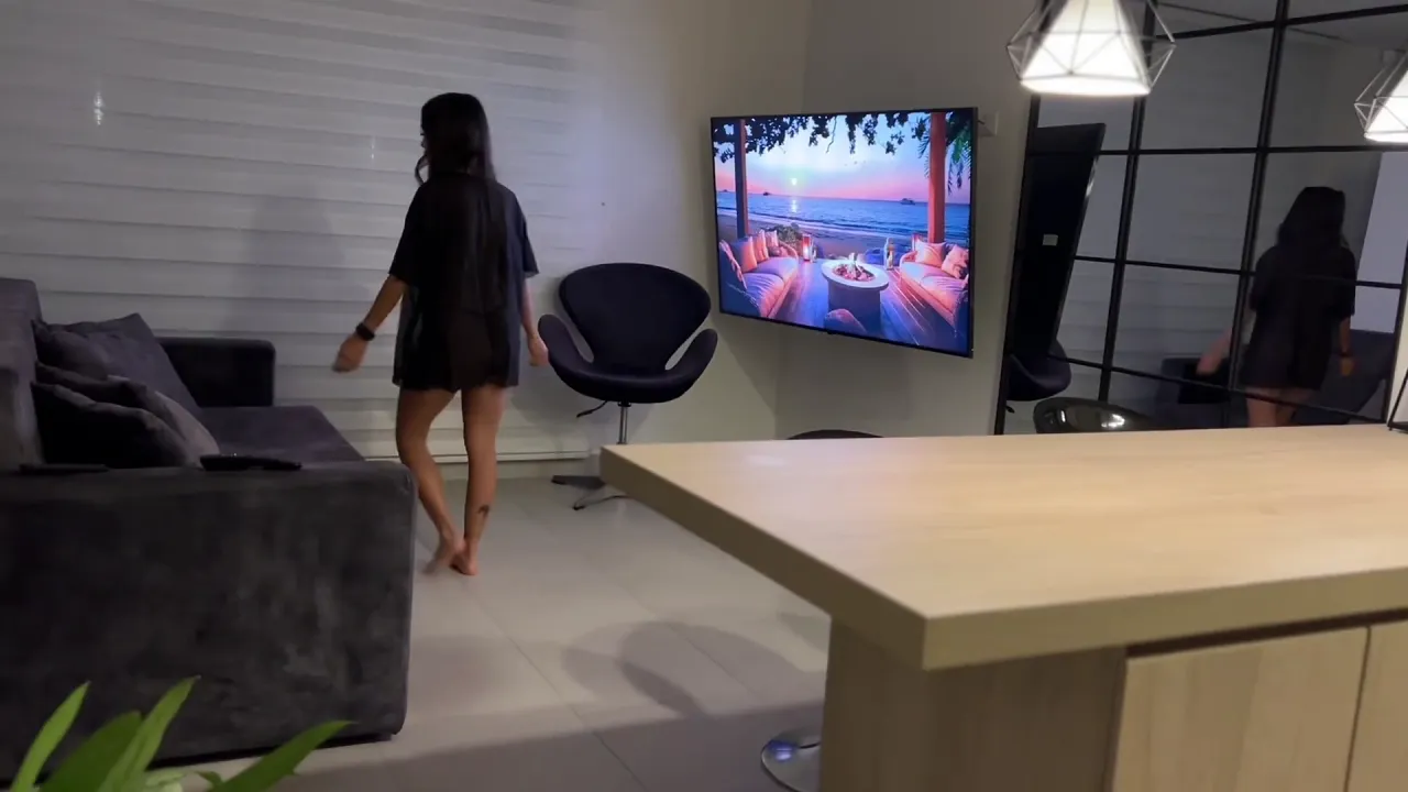 Colombian Samy Sun7 pays with hardcore sex after taking her order