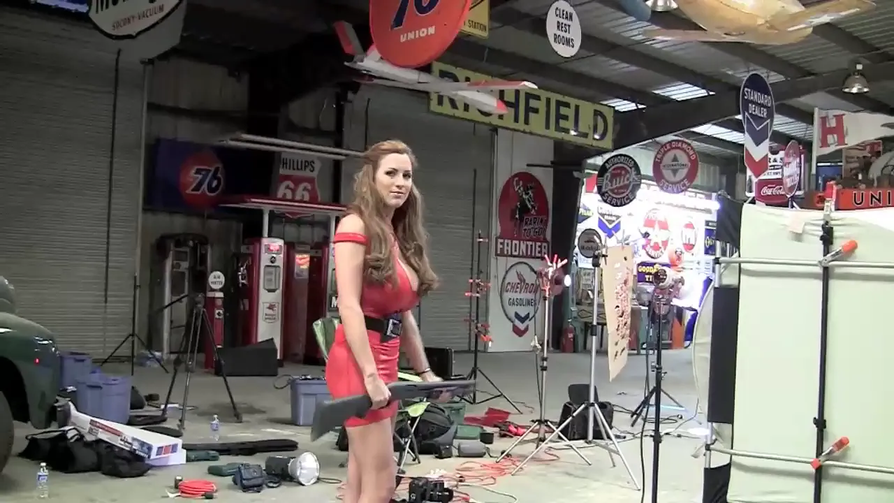 Jordan Carver poses in public with her huge silicone tits exposed