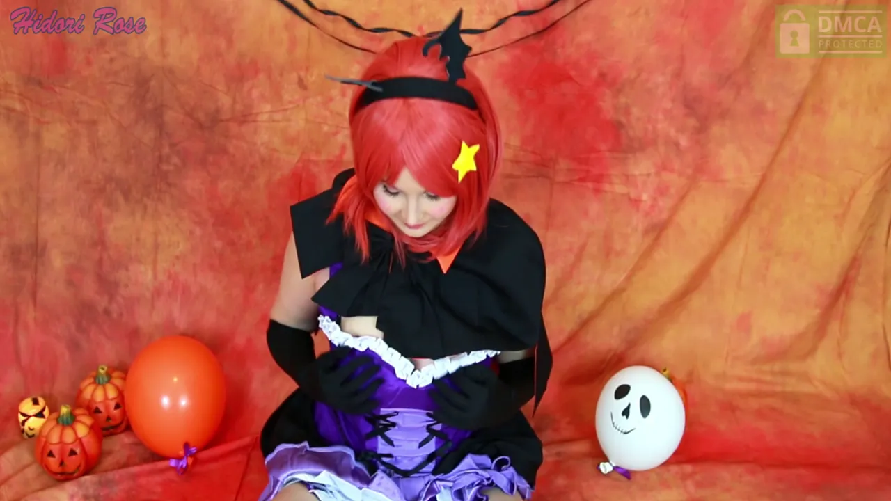 Hidori Rose ruins her Halloween cosplay makeup while masturbating with a toy