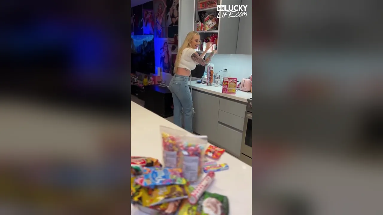 Kendra Sunderland teases in lingerie before blowjob on Taco Tuesday