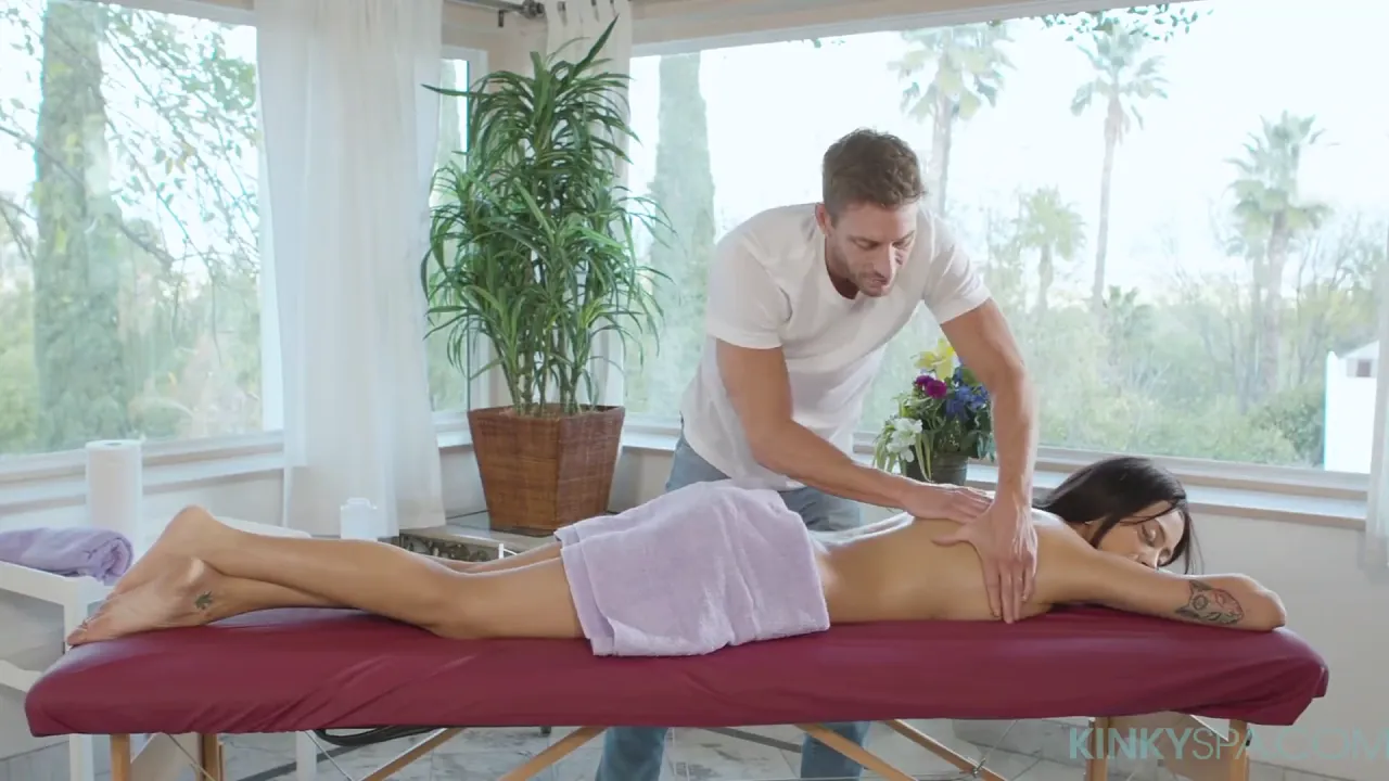 Brunette client turns massage therapist and gives masseur a handjob on the massage table