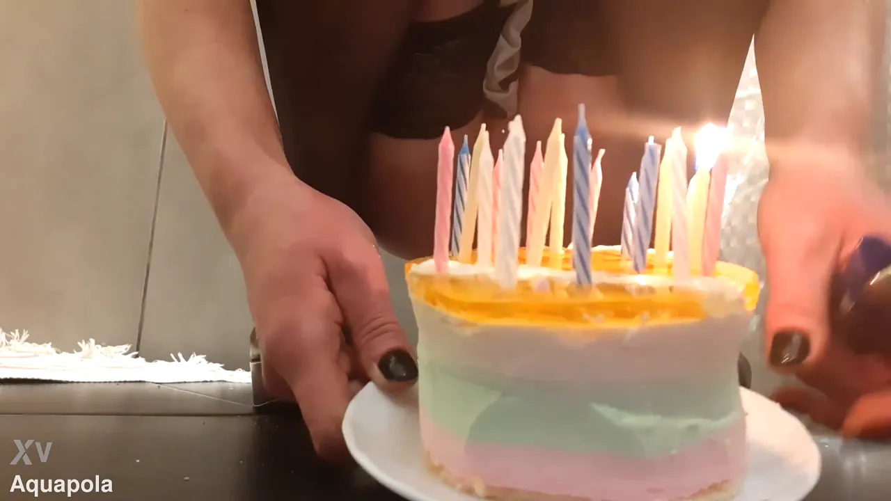 Amateur goth MILF Aqua Pola pees on candles and cakes while wearing high heels and