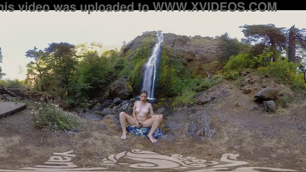 MILF Carmen masturbates to orgasm outdoors in 360 VR