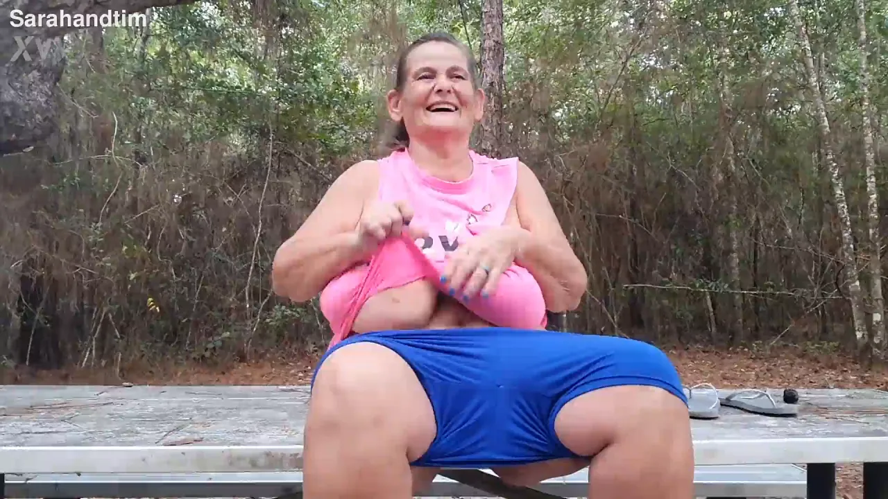 Curvy mature stripper Sarah40M wiggles her huge saggy granny tits and pees on a picnic
