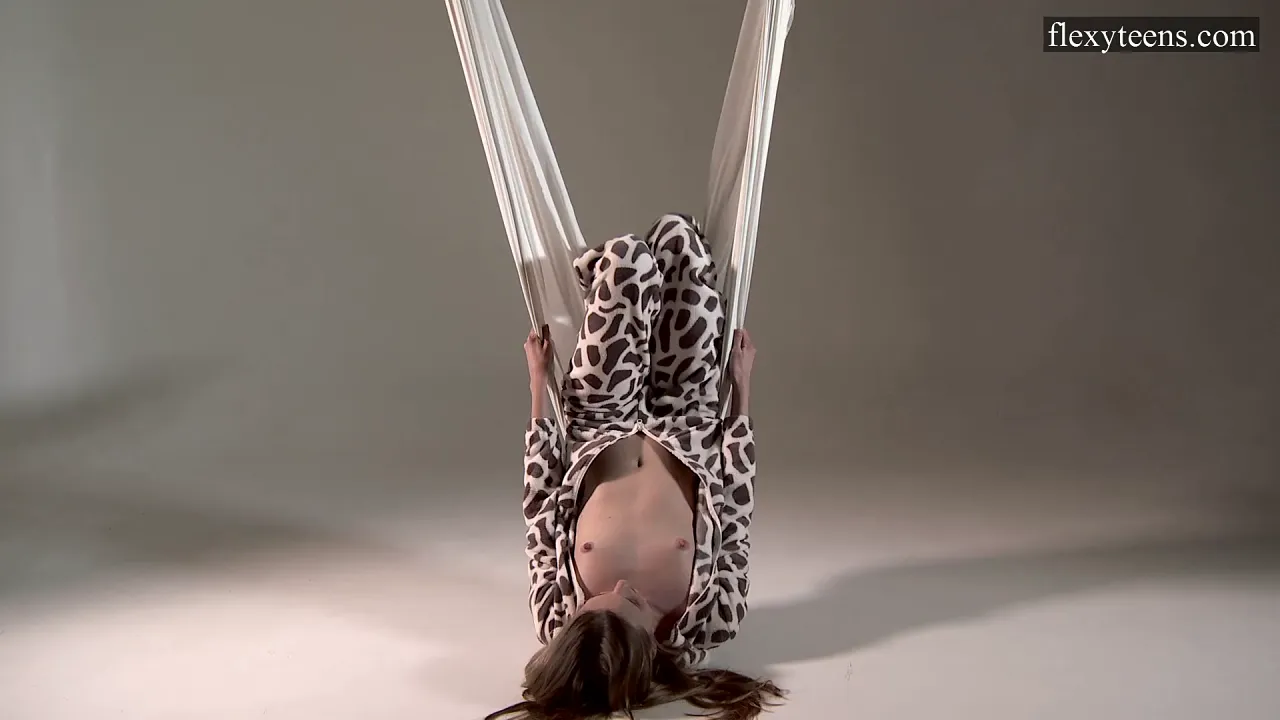 Flexible Sofia Zhiraf poses seductively