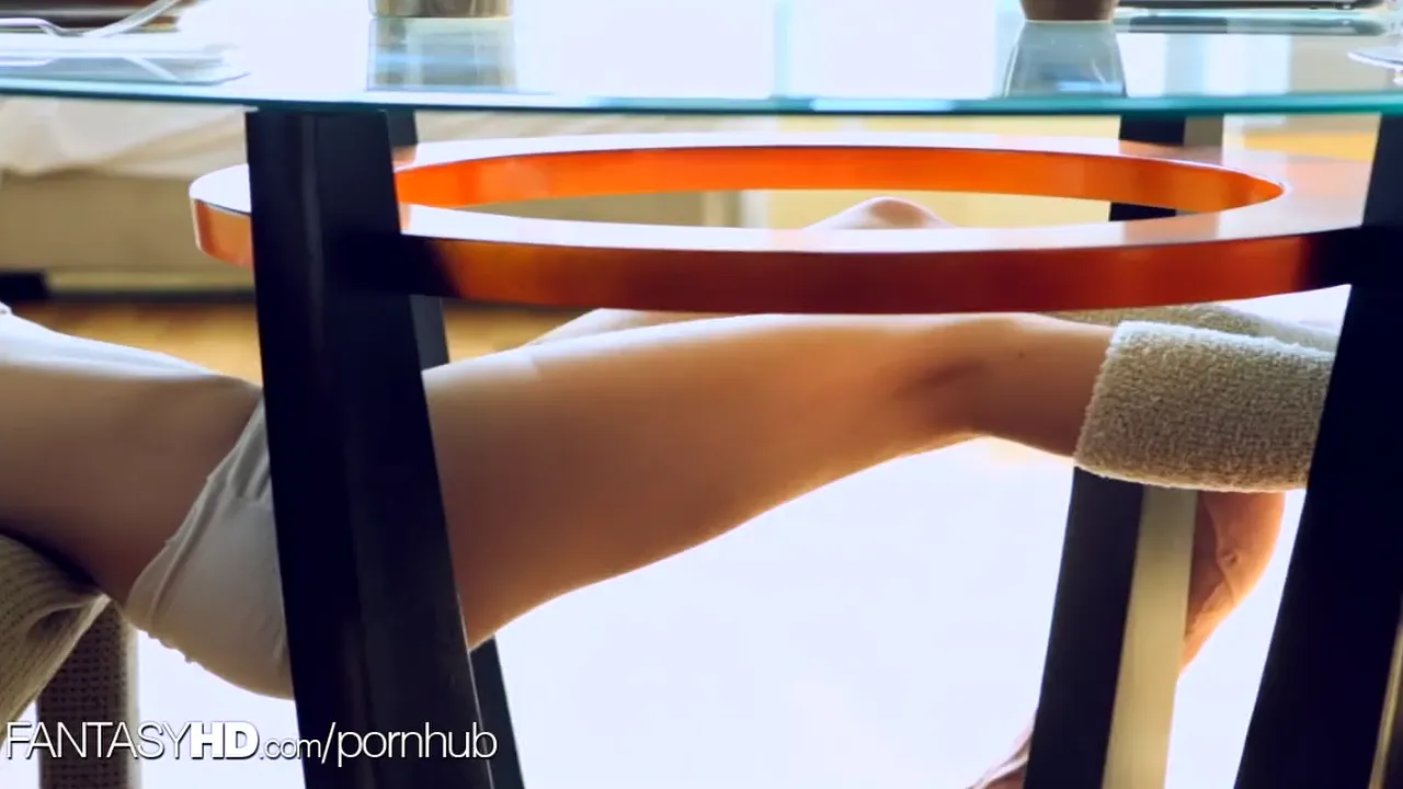 18 25 babe striptease video