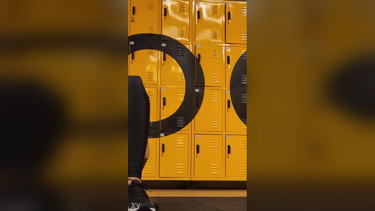 Top model masturbates in gym