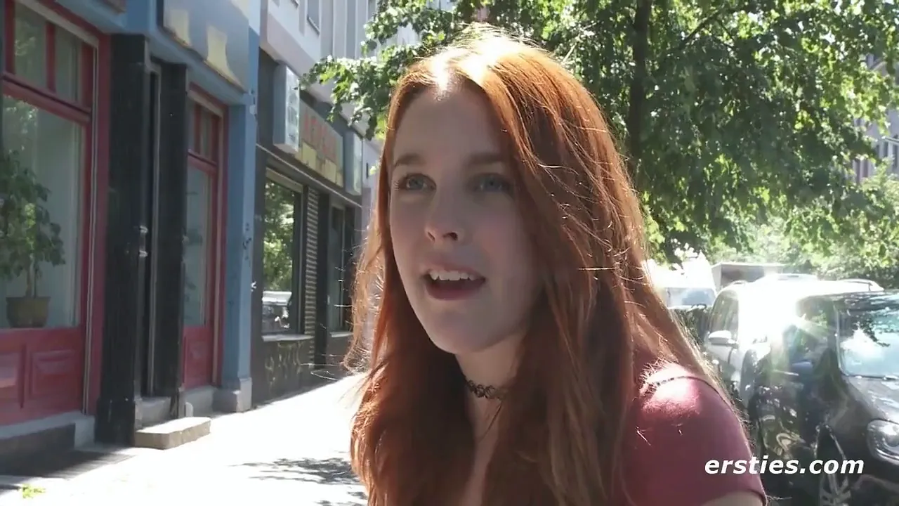 Amarna Miller rubs her clit outdoors in public