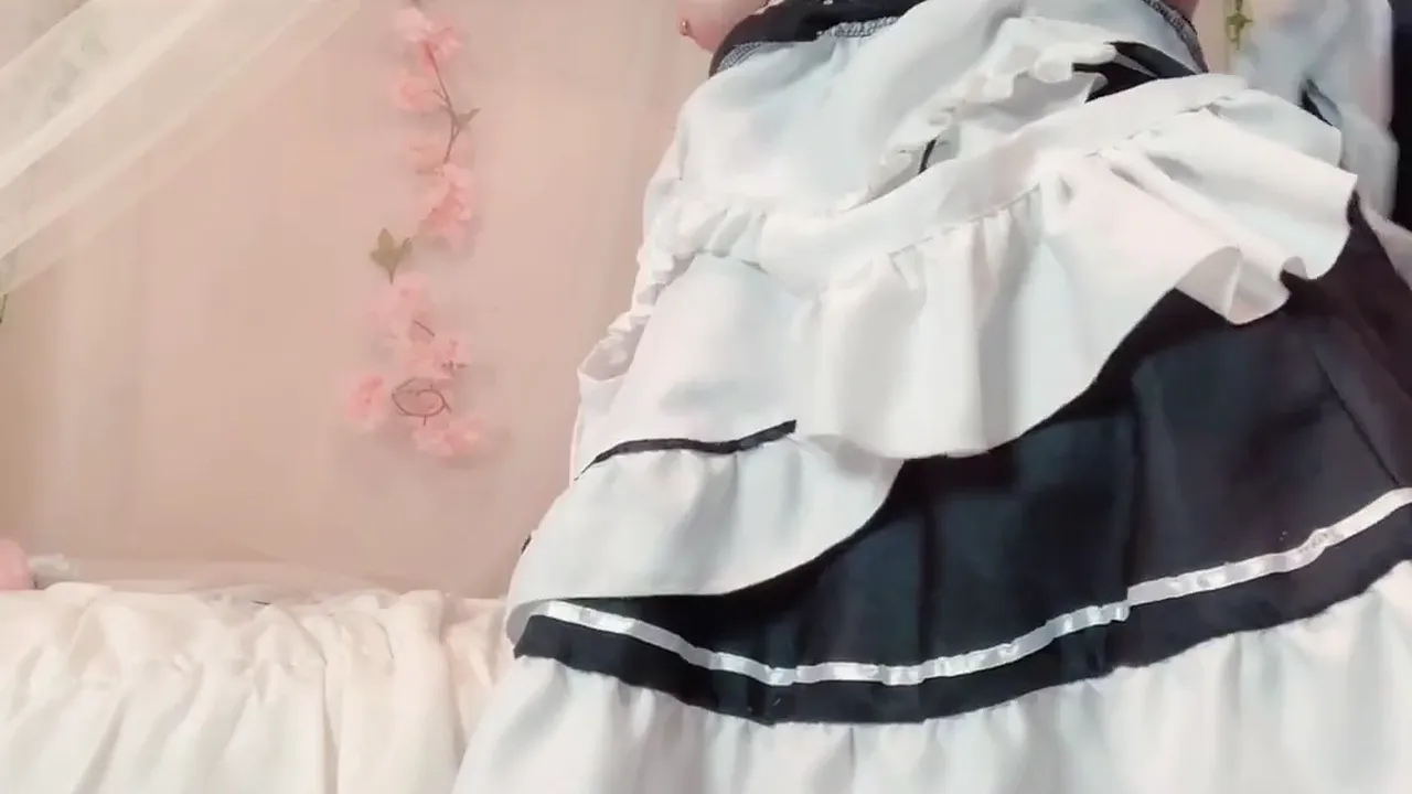 Blueberryspicex cosplays as Rem from Re:Zero and masturbates