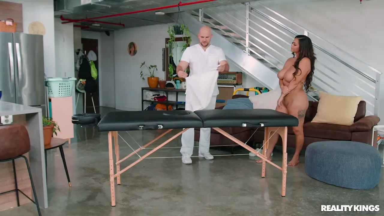 Mature ebony MILF Ashlyn Peaks gets cumshotted on her big tits by a stud during a massage