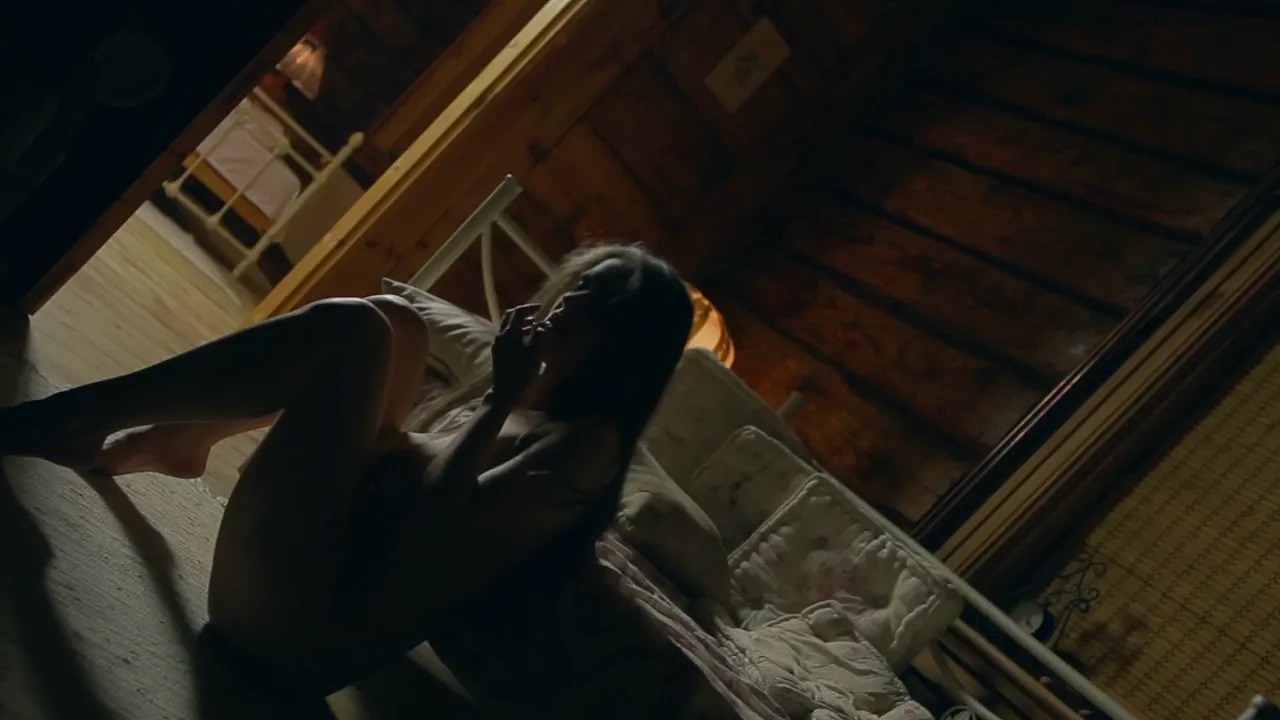 Emily J wakes up horny and masturbates with a toy in the dark