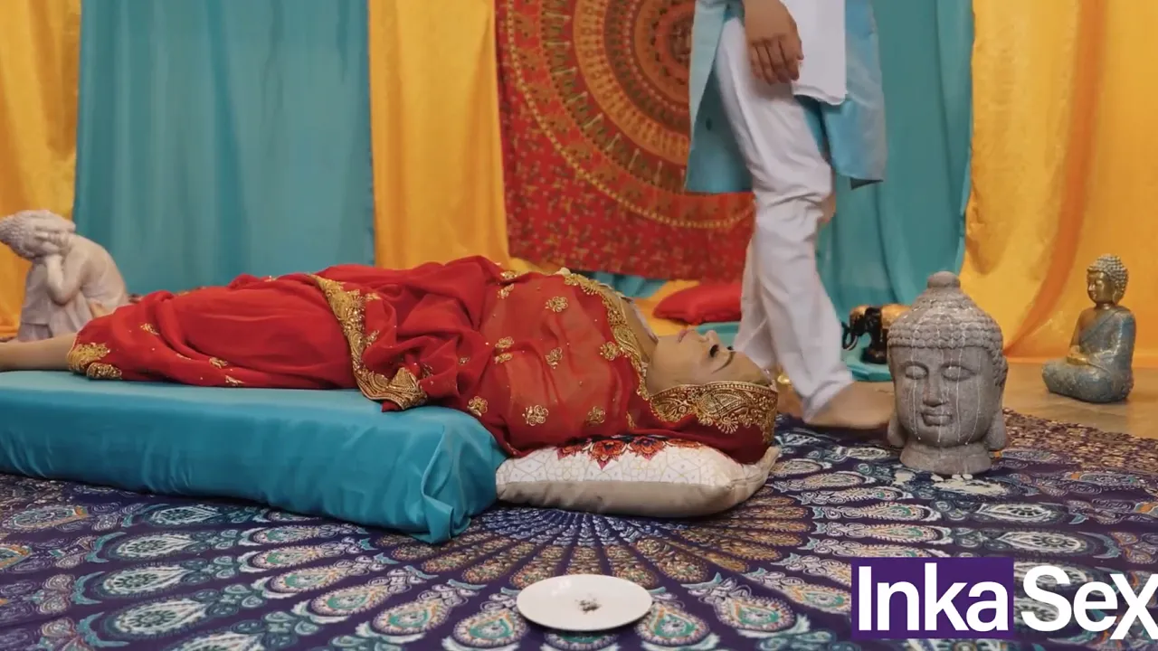 Curvy Indian MILF deepthroats and has sex with the masseur while her husband watches