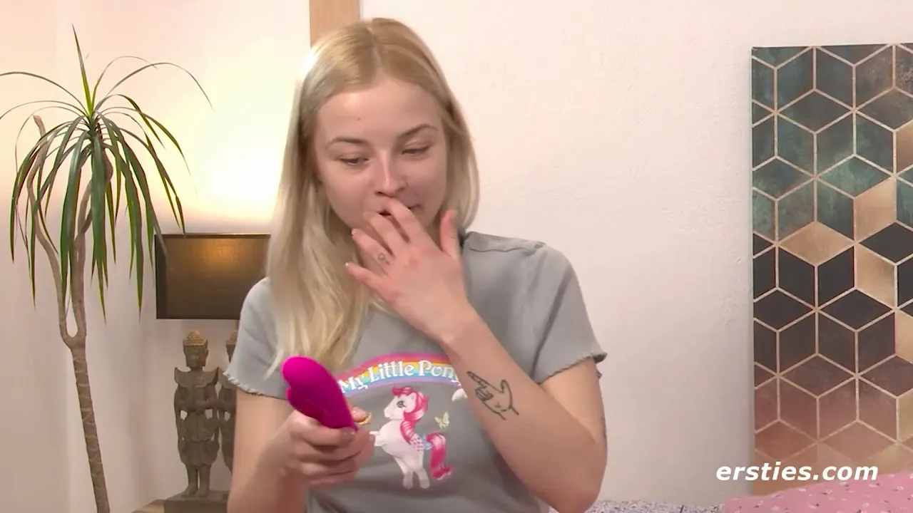 Blonde babe fingers her lace panties-clad big ass and sucks a vibrator in solo casting